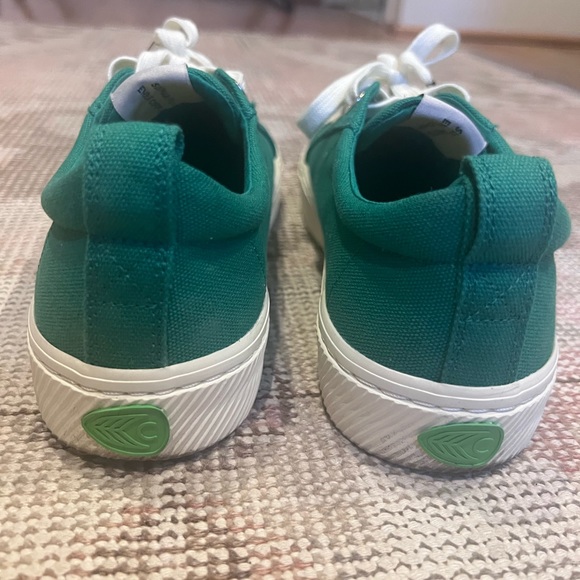 Cariuma Green Low Oca Canvas Sneakers Size 8 - Picture 9 of 9